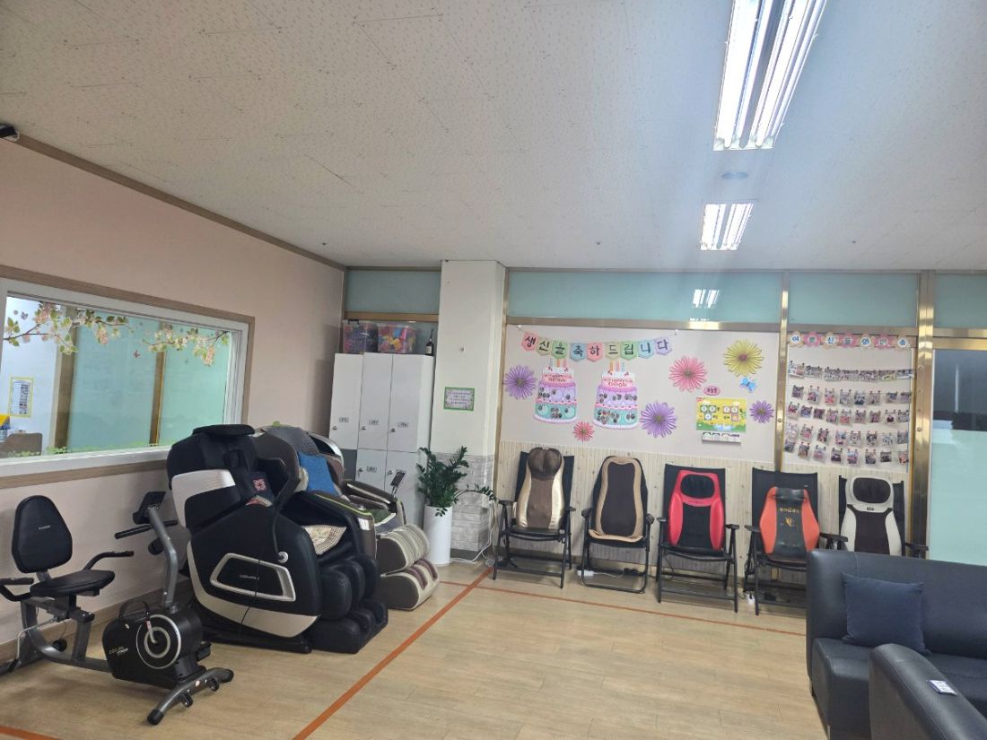 안마의자와 운동기구 공간